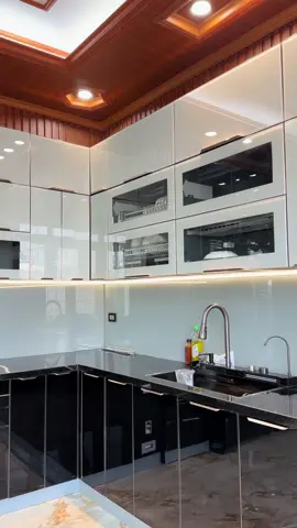 Đẳng cấp gọi tên Tủ Bếp Cánh Kính 