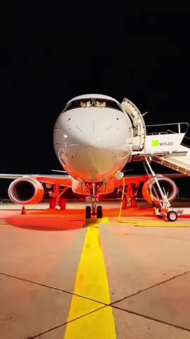 Embraer 190 light edit #Embraer #E190 #plane #spotter #avgeek #aviation #aviationlovers #fyp #fyppppppppppppppppppppppp #moots? #izzspotter 