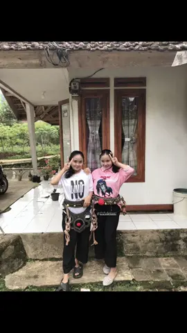 With Kembaran🧏🏻‍♀️ #pdpputrikembar #masukberandafyp #hpdkitasikmalaya #hpdkijawabarat #fyppppppppppppppppppppppp #trend #moots? 