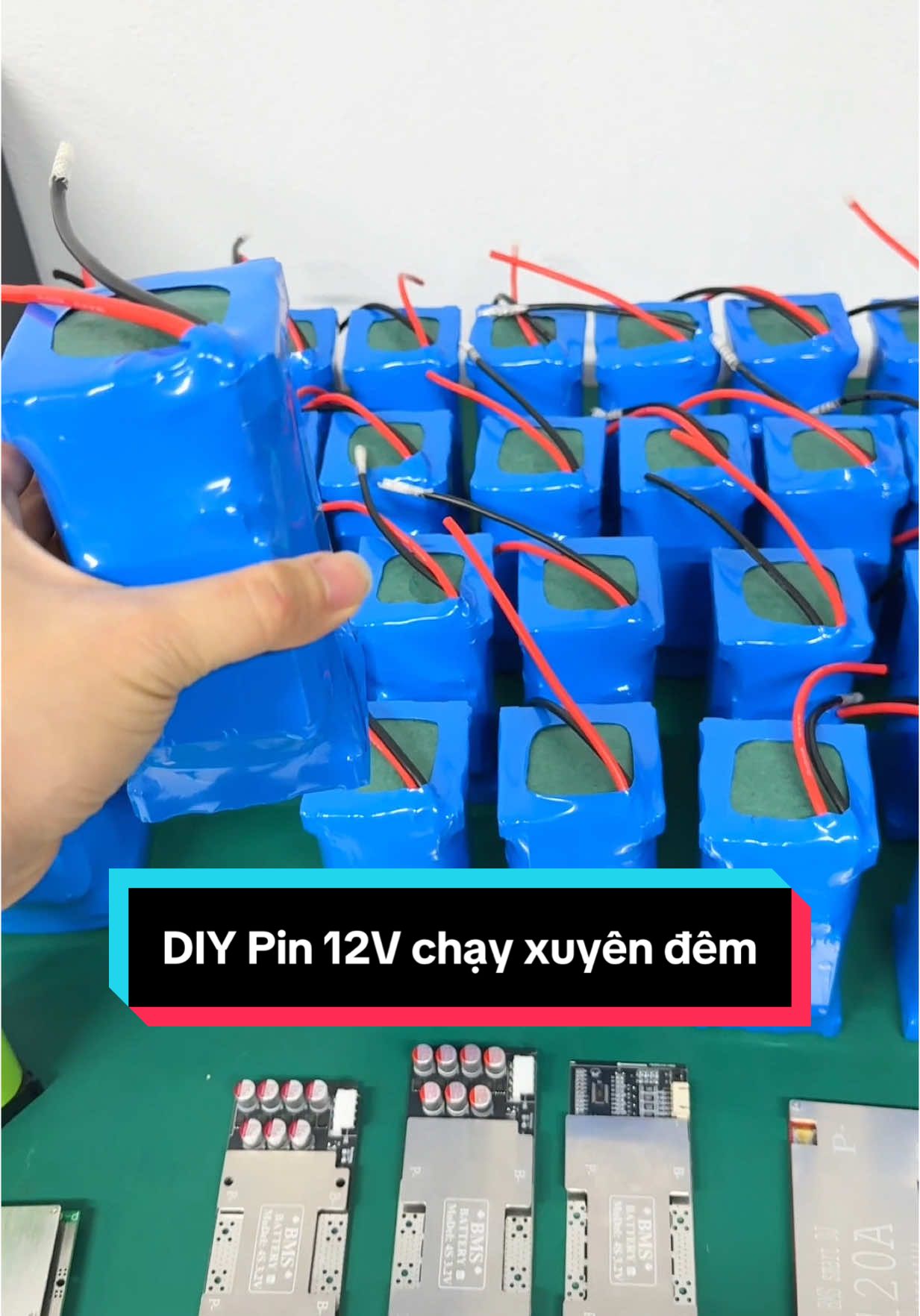 DIY Pin 12V Chạy quạt thắp sáng xuyên đêm luôn #pin #xuhuongtiktok #baterry #xuhuongtiktok2024 #datbattery 