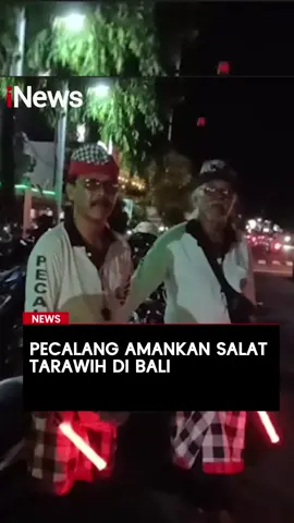 Kerukunan antar umat di Bali terwujud saat pelaksanaan salat tarawih di bulan suci Ramadan. Sejumlah Pecalang atau keamanan adat turut mengamankan jalannya salat tarawih umat muslim.  Salah satunya terlihat di Masjid At-Taqwa di Jalan WR Supratman, Denpasar. 8 anggota Pecalang secara bergantian masing-masing dua orang akan bersiaga dari awal salat tarawih hingga berakhir selama bulan puasa.  Baca selengkapnya di sini: https://www.inews.id/tag/pecalang #Pecalang #Bali #Tarawih #Toleransi #ViralBali #Islam #Ramadan