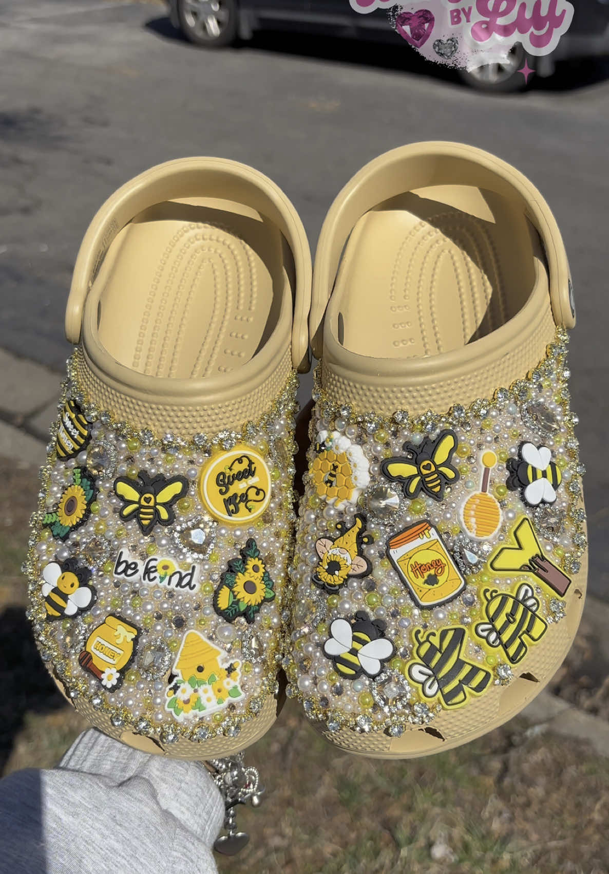 Custom Bee Crocs 🐝💛  #theyenyliy #blingedbyliy #blingedcrocs #customcrocs #designercrocs #beecrocs #yellowcrocs 