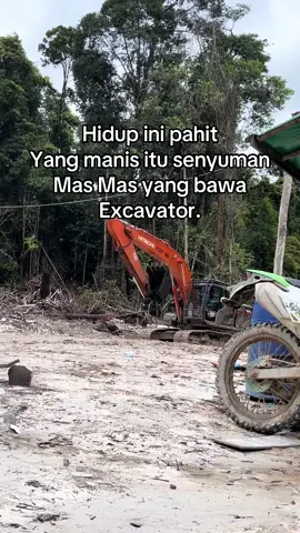 Orang nya aja manis apa lagi duittnya 😜😂#opratorexcavator #opratormuda_punyacerita #hitachi 