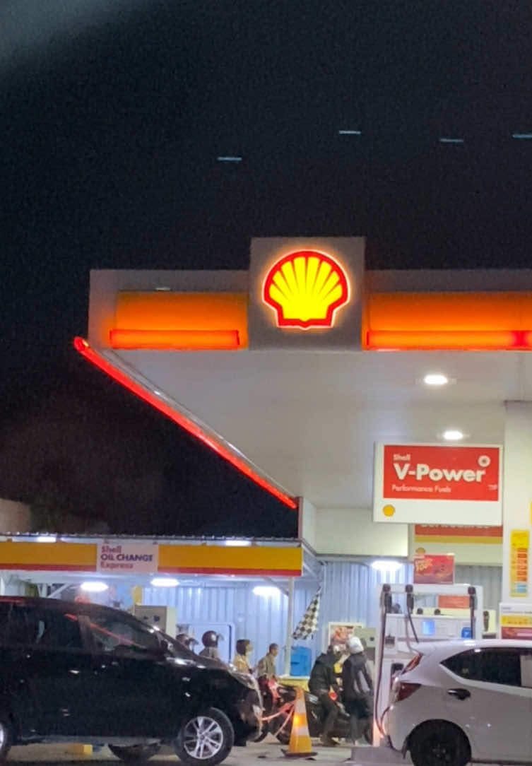 kirain macet kenapa, ternyata ngantri bensin jirr😭 #shell #4u #pertamax #pertamina #why 