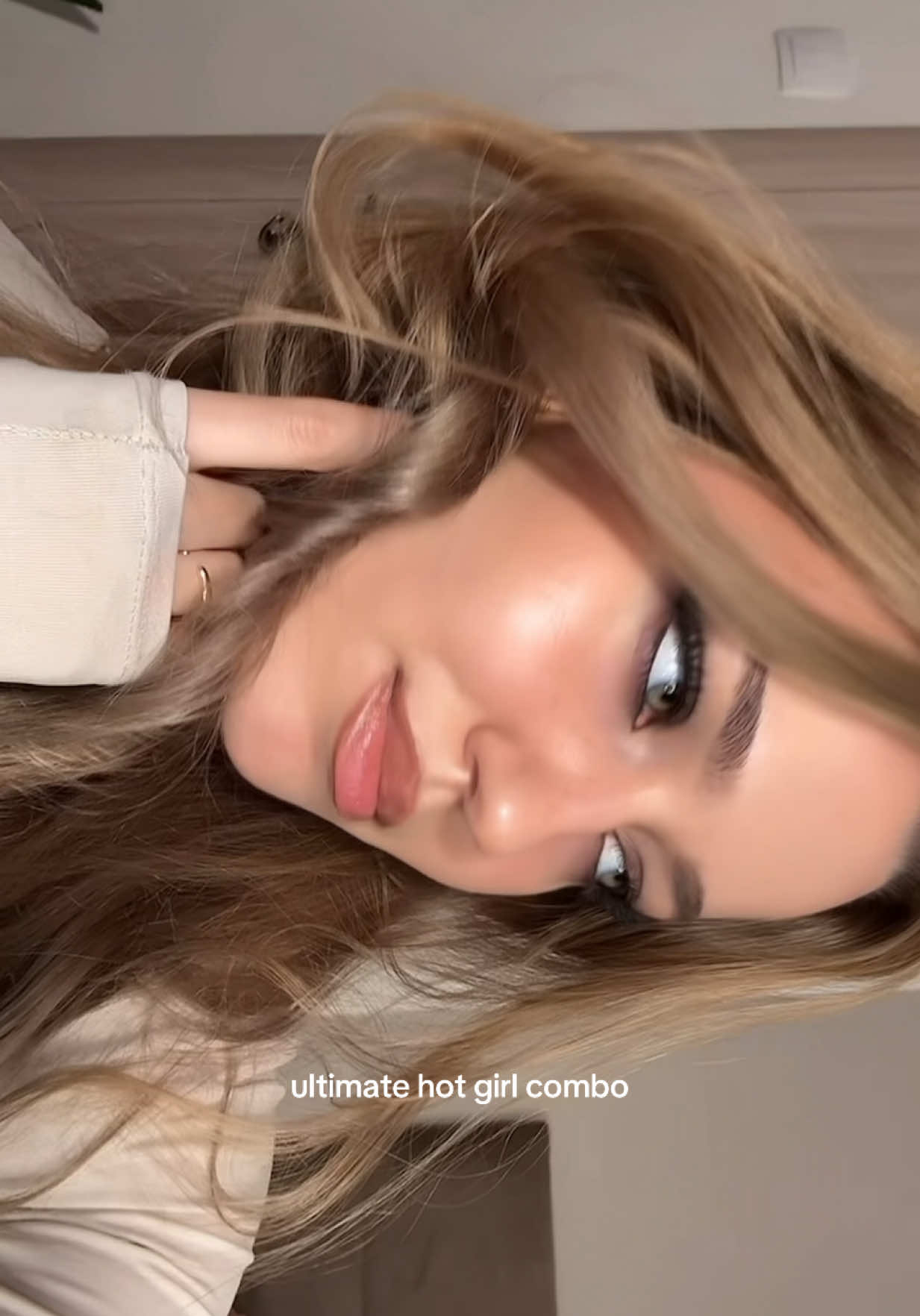 effortless=hot🙌  #smokeyeye #makeup #makeuptransformation 