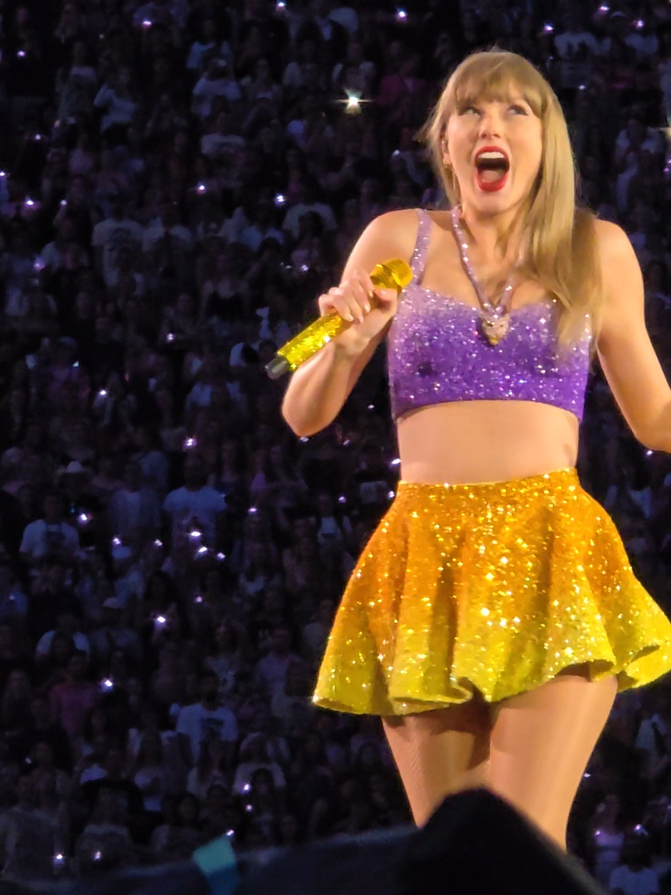 This one never get out if style🙂‍↕️ #taylorswift #swiftie #erastour #erastourmunich #munich #concert #style #outofstyle #taytay #1989 #taylorsversion 