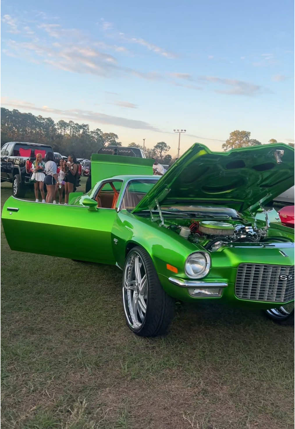 Flawda #carshow #plies #plentymoney #viralvideo #tiktok #florida #car #donks #foodvendors #hangingout 