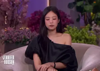 Q: are any songs on your album inspired by real life experiences? 🐻: definitely for sure.. if the whole song wasn’t written by me.. i worked with songwriters that i personally close with.. they’re all my friends, so they get me.. they hear my stories and they inspired by my stories and that’s how that album was put together most of the time #jennie #jenniekim  #jennieblackpink #jennierubyjane #jennieedit #jenniefancam #paratiiiiiiiiiiiiiiiiiiiiiiiiiiiiiii #Viral #ponmeenparati #fyp #foryoupage #kpop #foryour #blackpink #kimjennie #kimjennie나는 #kimjennie_blackpink #oa #oddatelier #thejenniferhudsonshow 