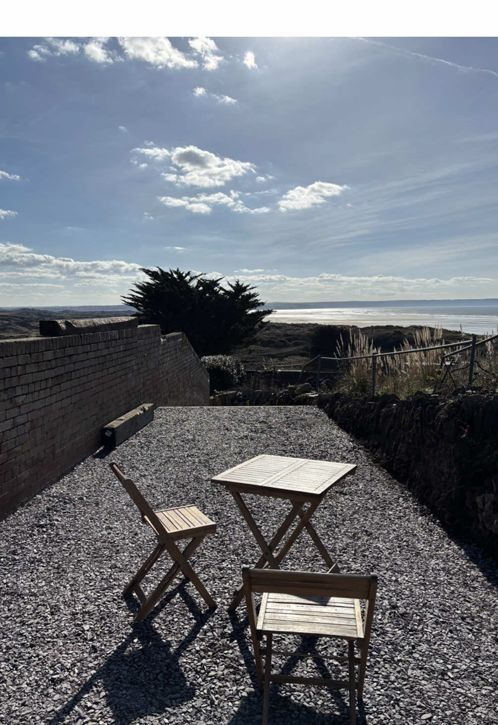 Apartment 4’s new and improved private garden area with beautiful sea views 🌊🤩 #knellelodge #sauntonbeach #sauntonsands #staycation #holiday #beach #northdevon #seaside #sauntonsurf #northdevon #dogsofinstagram #dogstaycation #dogfriendlyaccommodation #dogfriendly #creatorsearchinsights 