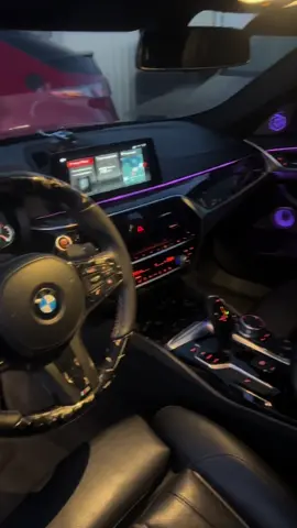 🚘BMW 540i🚘 🔷2017 год выпуска 🔷3.0 Бензин 🔷АКПП 🔷140т.км пробега! Отделка салона кованым карбоном Бесключевой доступ Запуск с кнопки Управление жестами Музыка Bowers&Wilkins Контурная подсветка салона Черный потолок Люк Кожаный салон Подогрев сидений Круиз-контроль Датчики слепых зон Выхлоп М5 F90 вся трасса  💸34.999💸 ☎️093-117-23-74☎️