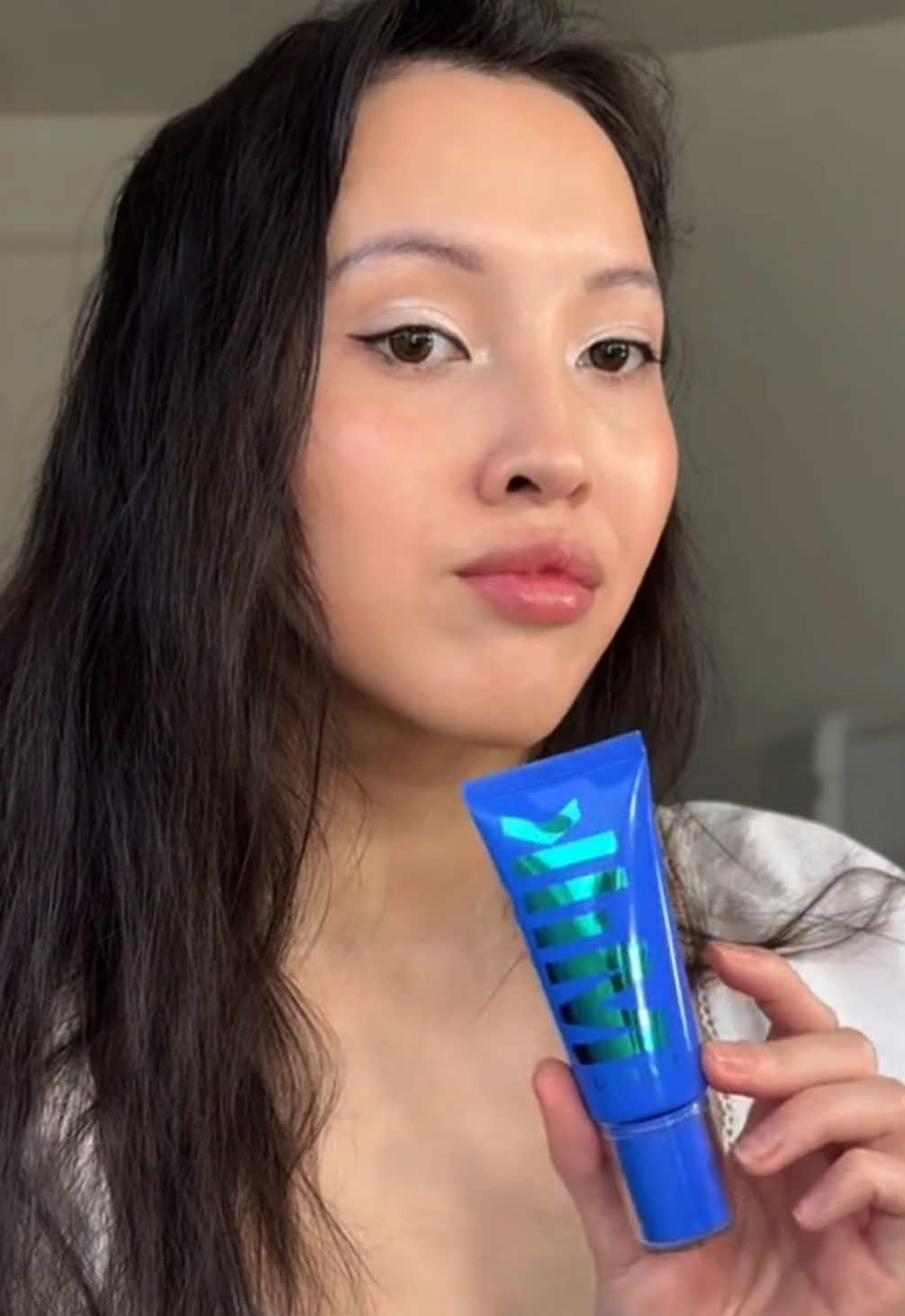 I’ve been loving the @milkmakeup Hydro Grip Gel Tint! It’s super lightweight with a gel-like texture that feels so hydrating on the skin. The coverage is buildable, giving a natural, dewy finish that lasts all day—perfect for that ‘your skin but better’ vibe.  #Makeup #Beauty #MilkMakeup #HydroGrip #SkinTint #DewySkin #HydratingMakeup #NaturalGlow #CleanBeauty #VeganMakeup #MakeupLovers #GlowyLook #SkincareMakeup #BeautyEssentials 