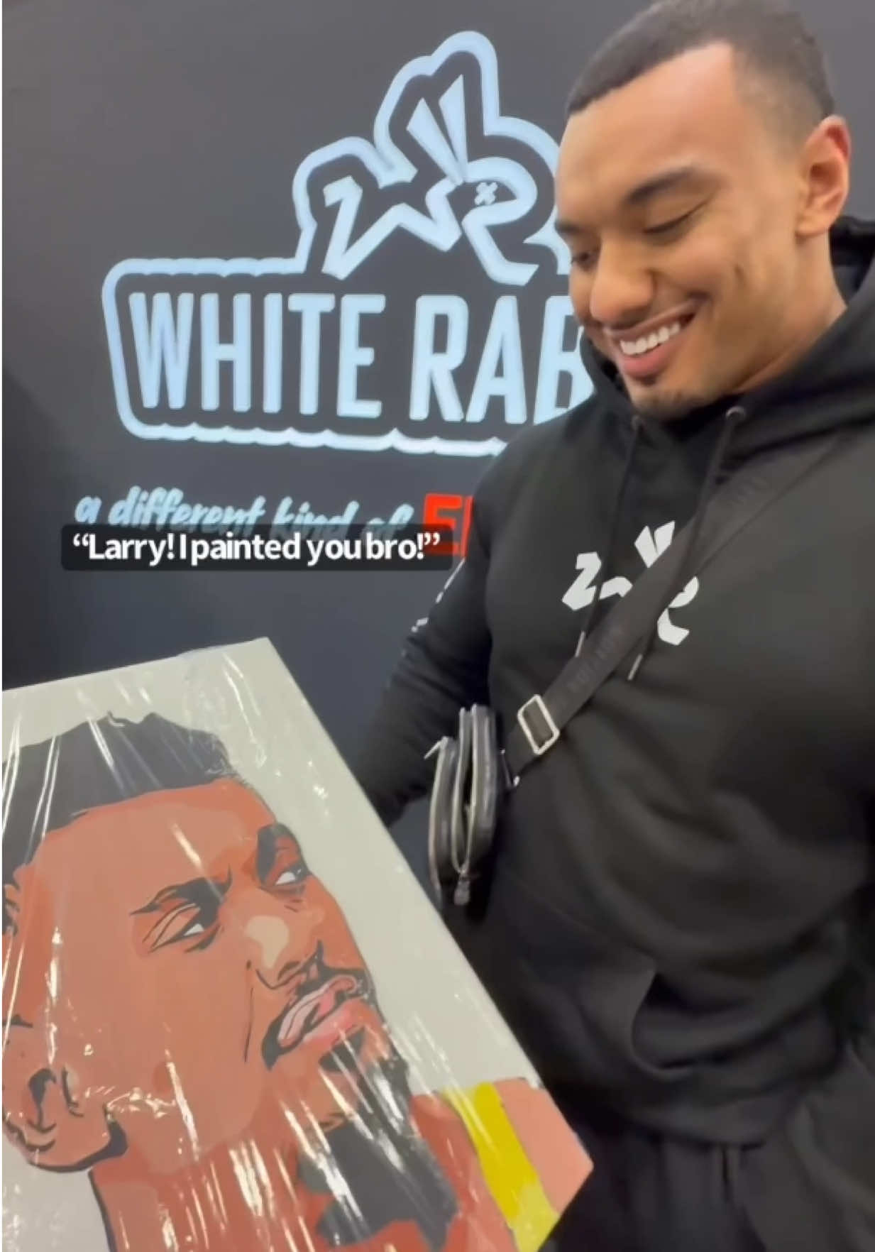Larry Wheels loved my painting of him! 🙌🏽🎨 @PRLIFESTYLE #art #painting #larrywheels #gym #Fitness #foryoupage #reaction 