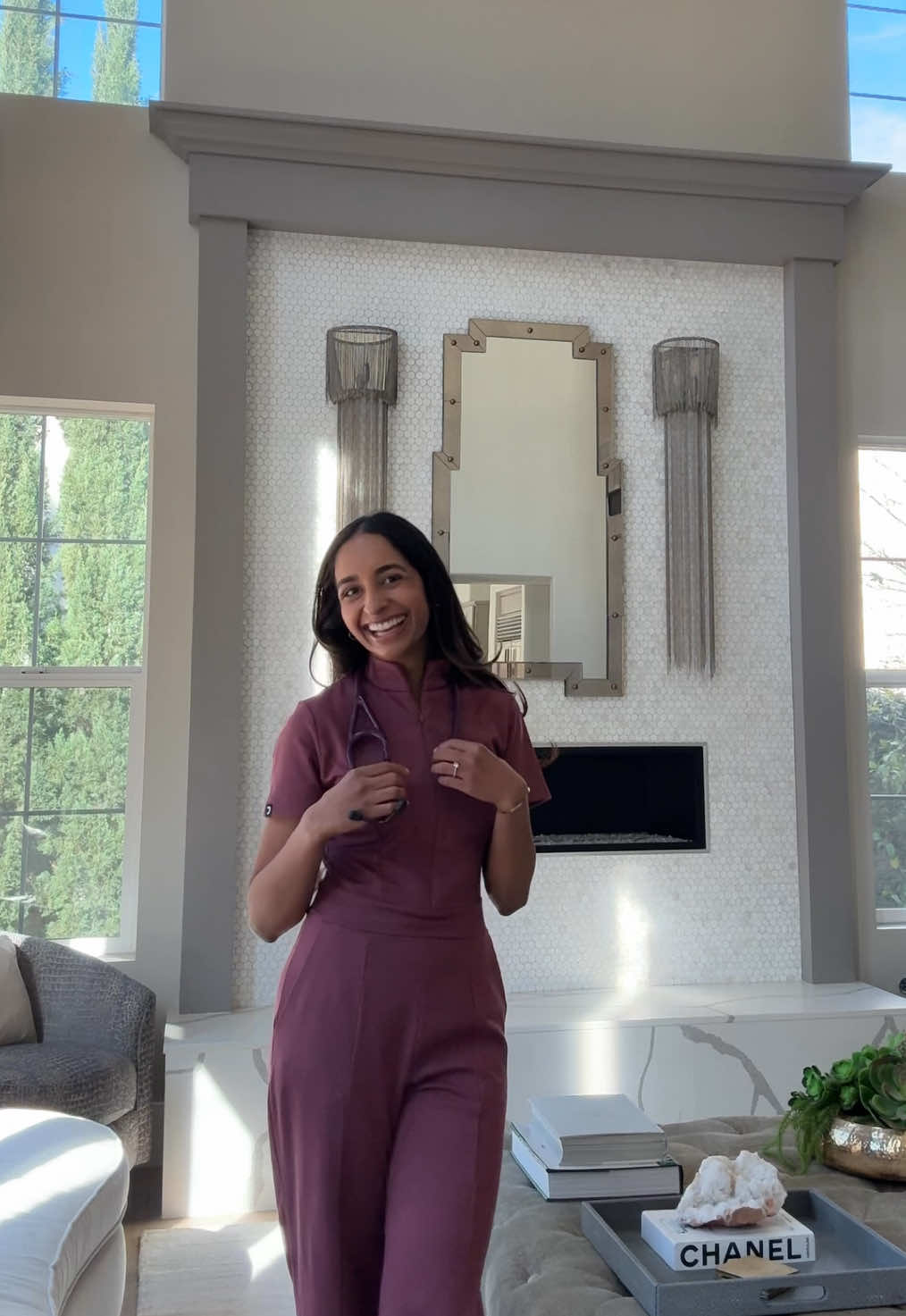 Looking good, feeling good, doing good 💖 @wellnesswithanj in The Scrub Jumpsuit #jaanuu #jaanuuscrubs 