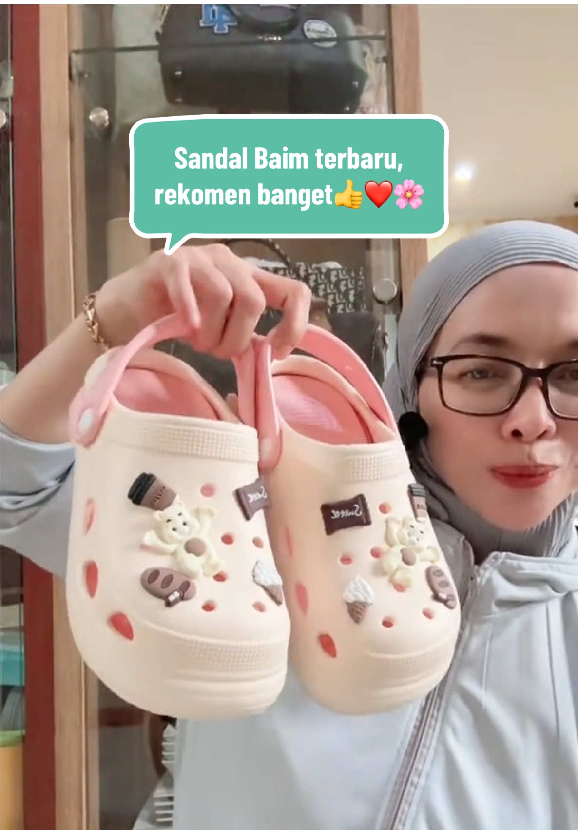 Sandal Baim, sandal Fuji, sandal wanita Korea, nyaman di kaki, harga ambyar, bahan Eva Rubber, lentur, empuk, enteng, awet, antislip pas banget di pakai saat musim penghujan jadi aman, harga promo ambyar !Segera Co supaya dapat harga special#sandalbaim #sandalfuji #sandalbaimlucu#sandalbaimtinggi #sandalbaimpremium #sandalwanitakorea #OOTD #cuantanpabatas  #fyp #fypage #berita #diskon #diskontiktokshop #gratis #gratisongkir #gratisan #beritatiktok #beritaviral #fyppppppppppppppppppppppp #fypdonggggggg #fypgakni #fyp #fypp #fypdong #fypp #tiktok #tiktokviral #tiktoknews #promo #barangunik #barang #abcxyz #abc #shop #shopping #murah #murahbanget #murahmeriah 