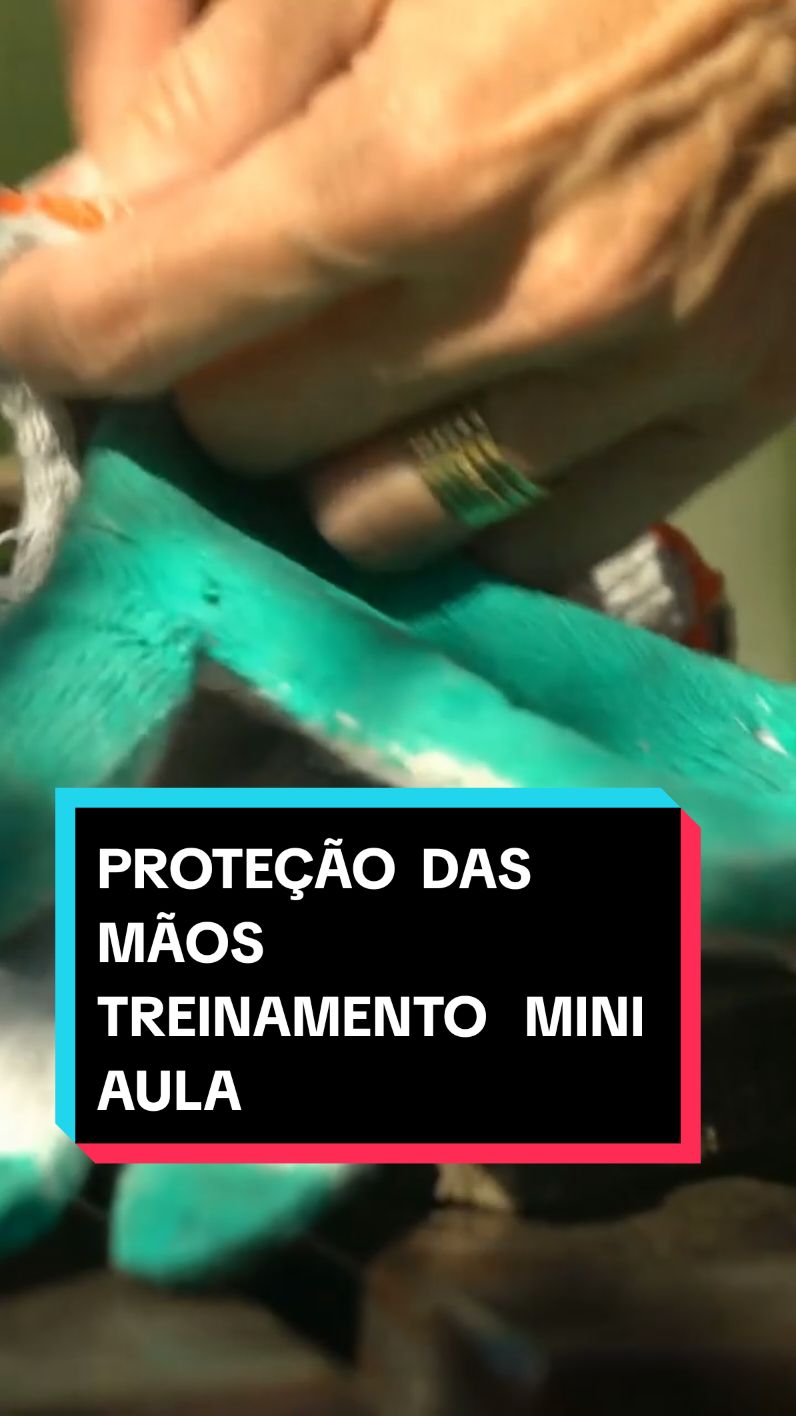 *Proteção das Mãos: Segurança em Primeiro Lugar!** 🖐🔒 A **proteção das mãos** é essencial para evitar acidentes de trabalho e garantir a segurança dos profissionais em diversas áreas. Nossas mãos são uma das partes mais expostas do corpo, e, por isso, precisam de **cuidados especiais** para evitar cortes, queimaduras, esmagamentos, lacerações e contato com produtos químicos perigosos.  O uso correto de **EPIs (Equipamentos de Proteção Individual)**, como **luvas de segurança**, é fundamental para prevenir lesões e garantir a integridade física dos trabalhadores. Existem diferentes tipos de luvas para cada risco ocupacional:   ✅ **Luvas de proteção mecânica**: contra cortes, perfurações e abrasões.   ✅ **Luvas térmicas**: para proteção contra calor e frio.   ✅ **Luvas químicas**: resistentes a agentes corrosivos e produtos tóxicos.   ✅ **Luvas dielétricas**: para trabalhos com eletricidade.   Além do uso de EPIs adequados, a conscientização e o treinamento dos colaboradores são **imprescindíveis** para evitar acidentes. Respeitar as **normas de segurança**, como a **NR 6 (Equipamentos de Proteção Individual)** e a **NR 12 (Segurança no Trabalho em Máquinas e Equipamentos)**, reduz riscos e promove um ambiente de trabalho mais seguro.  Lembre-se: **Mãos protegidas, trabalho seguro!** 🛠✋   --- ### **Hashtags:**   #SegurançaDoTrabalho #ProteçãoDasMãos #EPI #LuvasDeSegurança #NR6 #NR12 #TrabalhoSeguro #PrevençãoDeAcidentes #SaúdeETrabalho #ProteçãoIndividual #SegurançaIndustrial #SST #Ergonomia #EPIs #AcidenteZero #LuvasDeProteção #ProteçãoNoTrabalho #TrabalhadorSeguro #NormasDeSegurança #SegurançaEmPrimeiroLugar #RiscosOcupacionais #SegurançaNasMãos #CuidadosComAsMãos #LuvasEspeciais #PrevençãoÉTudo #AcidentesDeTrabalho #SaúdeNoTrabalho #ProteçãoContraCortes #LuvasDielétricas #ProteçãoContraQuímicos #SegurançaNasIndústrias #TreinamentoSST #EquipamentoDeProteção #GestãoDeRiscos #TrabalhoComSegurança #BoasPráticas #ProteçãoContraQueimaduras #EPIsObrigatórios #RiscosMecânicos #SegurançaEmFoco #MãosProtegidas #PPE #TrabalhoSeguroSempre #RespeiteAsNormas #AcidenteZeroSempre #CuidadosIndividuais #SegurançaÉPrioridade #EPIsSalvamVidas #ProteçãoÉLei #CuidadoComAsMãos #BoasPráticasDeSegurança #EPIsNoTrabalho #EPIsIndispensáveis #TrabalhoConsciente #PrevençãoDeRiscos #AcidenteZeroNoTrabalho #EPIsParaTodos #NormasRegulamentadoras #SegurançaElétrica #LuvasContraImpacto #SaúdeEProteção #EPIsAdequados #EPIsIndustriais #ProteçãoContraImpacto #PrevençãoSempre #UsoCorretoDeEPIs #SegurançaEmConstrução #AcidentesDeMãos #SegurançaEmMáquinas #CuidadoComEquipamentos #TrabalhoProtegido #TrabalhadorConsciente #EPIsNoDiaADia #BoasPráticasDeSST #EPIsNoSetorIndustrial #TreinamentoParaSegurança #GestãoDeSegurança #SegurançaNoChãoDeFábrica #EPIsParaIndústrias #SinalizaçãoDeSegurança #EPIsContraCortes #ProteçãoTérmica #EPIsContraQuímicos #RiscosNoTrabalho #EPIsNoAgronegócio #EPIsParaProfissionais #SegurançaNoTrabalhoSempre #UsoDeLuvas #EPIsParaEletricistas #EPIsParaConstrução #EPIsParaSoldadores #EPIsParaMecânicos #SegurançaEPrevenção #EPIsParaTrabalhadores #EPIsEficientes #LuvasParaIndústria #RiscosMecânicosEPIs #EPIsParaCadaSetor #SegurançaPessoal #UsoObrigatórioDeEPIs --- Se precisar de ajustes ou um foco mais específico, me avise! 🚀