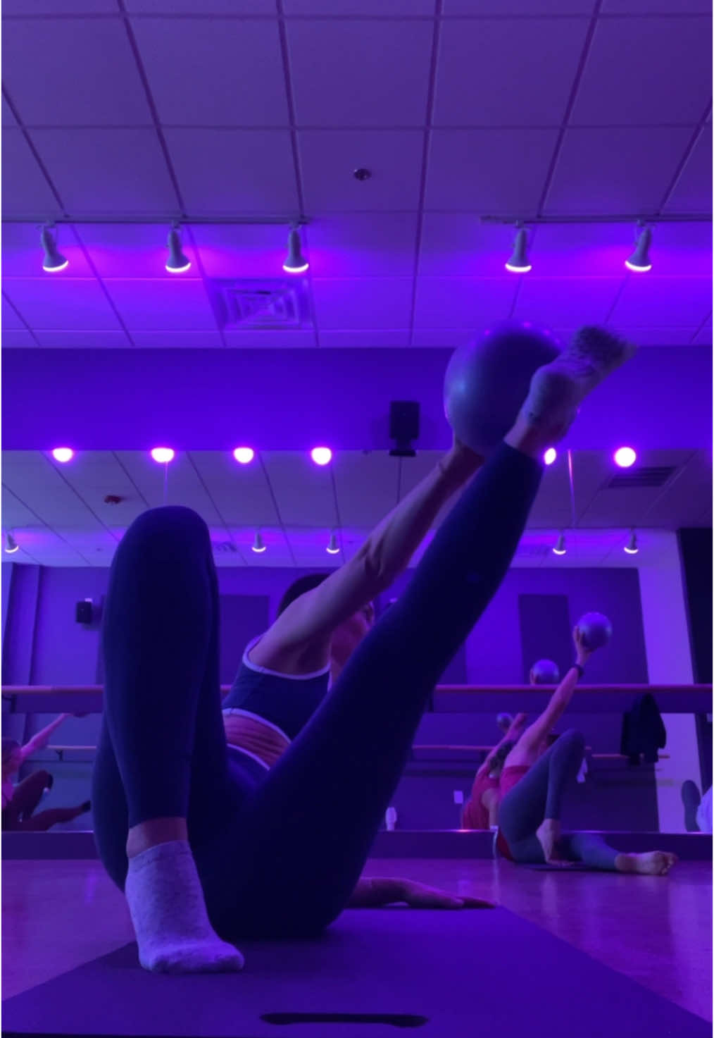 Come with me to a barre workout! #workout #OOTD #lowimpactworkout #barre #pilates #workoutset 