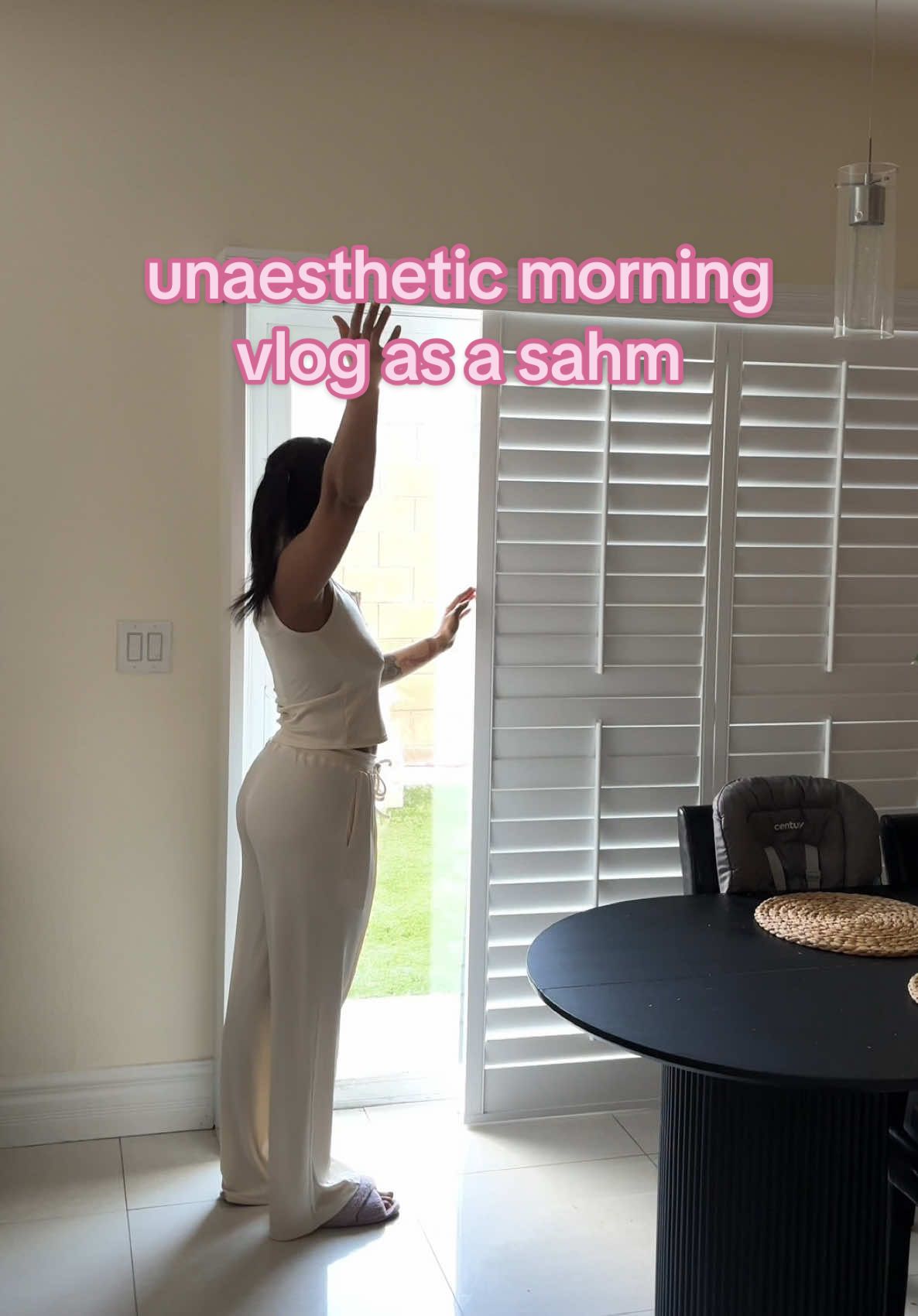 Happy Sunday 🩷🩷🩷🩷🏃🏽‍♀️ #sahm #sahmlife #momsoftiktokclub #momof2 #youngmom #hotmom #dayinthelife #morningroutine #realisticmomlife #realisticmorningroutine #relatablemom #unaesthetic #toddlermom #fyp  