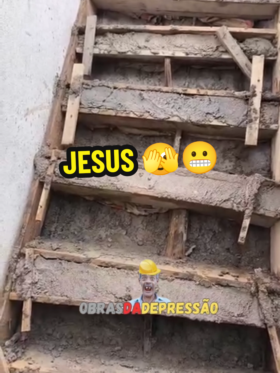 Já vi muita escada mal feita, mas esta, com certeza foi a mais mal feita que eu já vi até hoje 😂 #pedreiro #obra #construção 