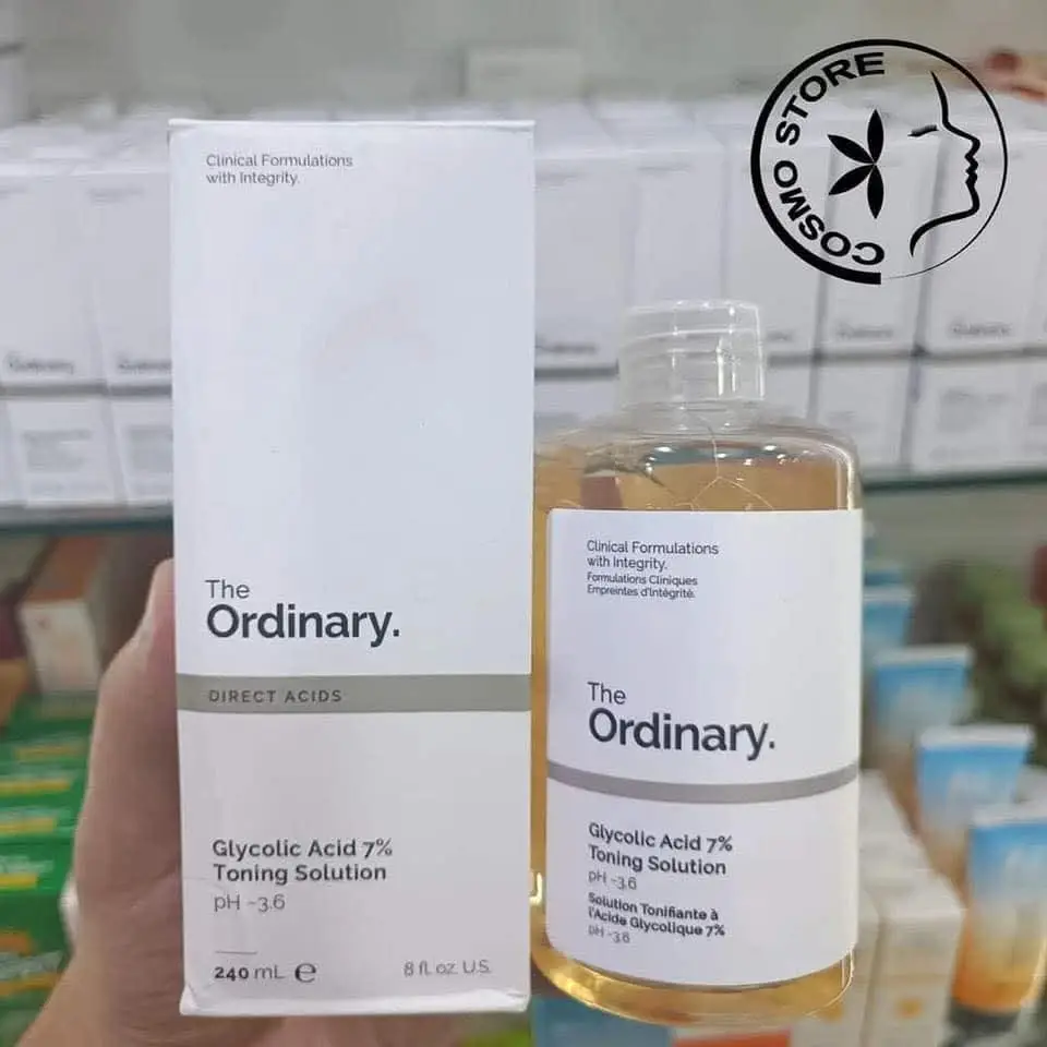 The ordinary Glycolic acid toner 7%  تونر ذا اوردينارى جلايكوليك من أفضل المنتجات اللي أعطت نتائج ممتازة في التقشير اللطيف وتفتيح لون البشرة . ✅ فوائد الاستخدام المنتظم 👈 يزيل الجلد الميت و يزيل الطبقة العليا من الجلد و يعمل علي إشراق الجلد ليصبح أكثر نعومة . 👈 تضييق حجم المسام و إعادتها لحجمها الطبيعى . 👈تسريع عملية علاج البقع الداكنة لجعل البشرة اكتر إشراقا . 👈 الحد من حبوب الشباب اسفل الجلد . ✅ المكونات: 👈 حمض الجليكوليك: حمض ألفا هيدروكسي يقوم بإزالة الجلد الميت من سطح الجلد . 👈 خلاصة الأعشاب تعمل على تخفيف الآثار الطبيعية عند إزالة الجلد الميت . 👈 الألو فيرا والجينسنج : مستخلص عشبي لتخفيف الاحمرار و التوهج عند التقشير . متوفر الأن من Cosmo Store Egypt