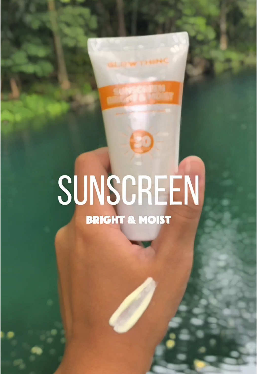SUNSCREEN BRIGHT & MOIST✨  Mampu melindungi kulit wajahmu dari efek buruk sinar matahari💗🥰 Jangan lupa pakai sunscreen setiap hari yaa😍 #sunscreen #sunscreenviral #sunscreenreview #reviewsunscreen #physicalsunscreen #sunscreentips #skincare #brightening #mois #glowthinc #glowthincsunscreen #glowthincskincare 