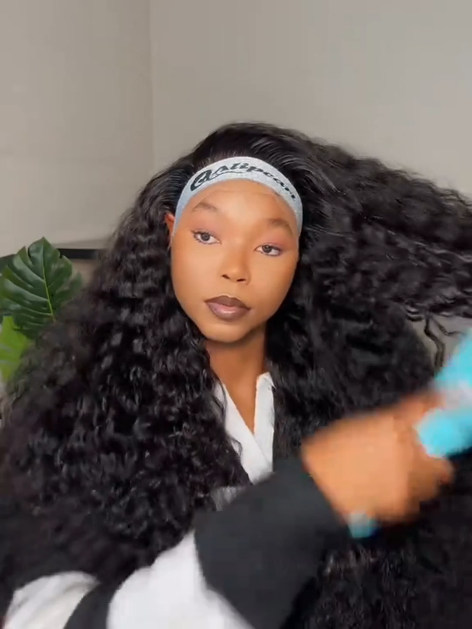 Love this bomb curly look sooo baddie! 💗💗Comment ‘link’ or check bio to get same . . . . . . #blackgirlmagic #curlywig #flashsale #wigs #alipearl #lacefrontalwig #fyp #hdlacewig #straighthair #wigtutorial #hairtutorial #lacewigs #bob #alipearlhair #laceclosure #fypシ゚ #lacewig