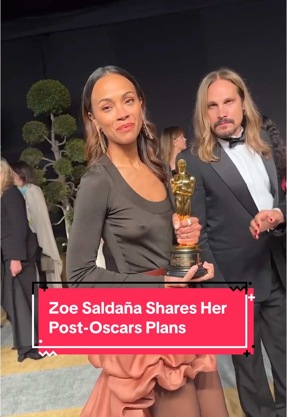 What do you do after you've won an #Oscar ? A stop at the #VFOscarParty, a little snack, and then off to bed, according to #ZoeSaldaña.