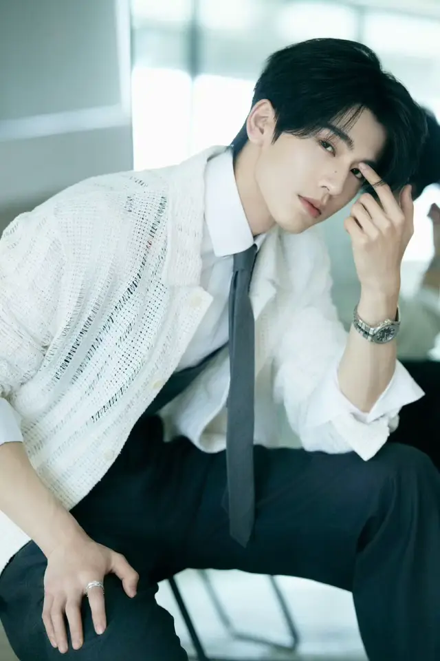 คนหล่อ ที่รู้ตัวว่าตัวเองหล่อ!! เป็นแบบนี้สินะ 🫠 #zhanglinghe #จางหลิงเฮ่อ 