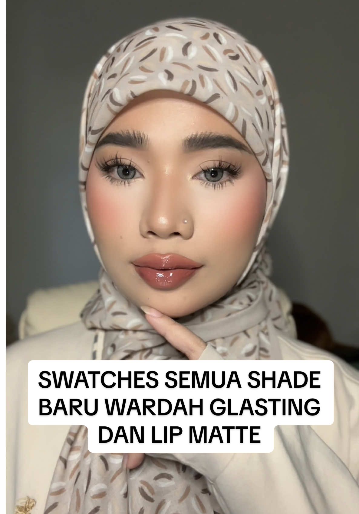 skintone : medium  undertone : neutral to warm ✨ #WardahGlasting #WardahNewShades #WardahLipCream #Wardah #LipCream #OmbreLips #WardahMatteGlass #Makeupviral #RekomendasiMakeup @Wardah Beauty Official 