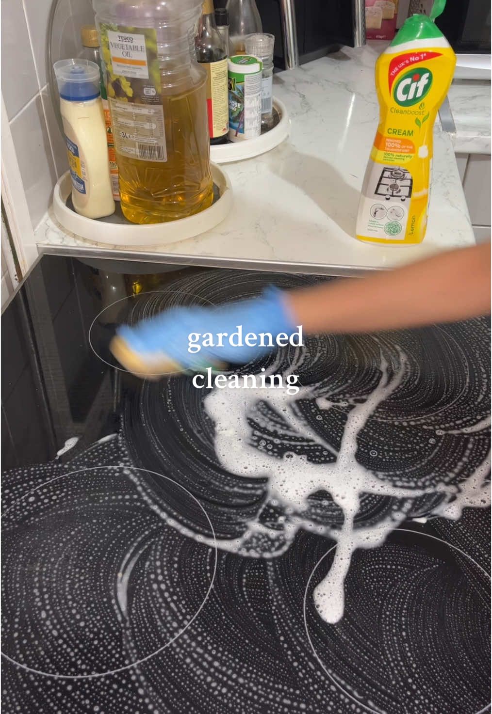 should i make this a series?🫣 #cleaningwithkaylaa #CleanTok #cleaningmotivation #kitchenclean #asmrcleaning #mopping #livingroomclean #gardentok 