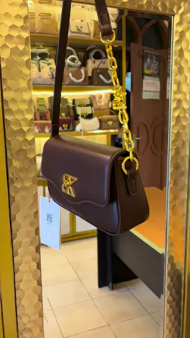 Jangan beli brand tas ini kalau gak mau ketagihan sih, asli cantik banget  #shoulderbagwanita #tasselempangwanita #handbagwanita 