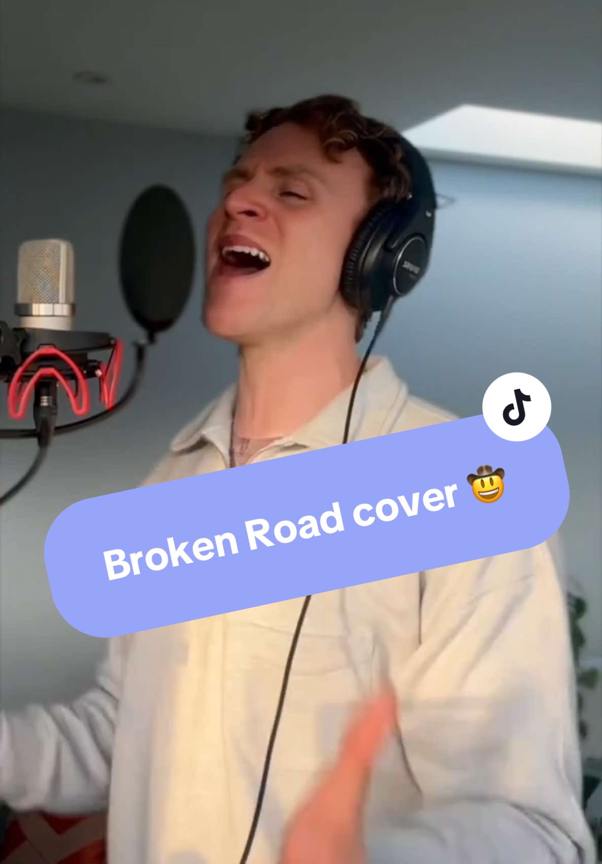 Love this tune - learning it for a gig so thought I’d pop it on here. Never know what songs to sing so what else do you want to hear? 🎤 #vocals #singer #countrymusic #vocalist #newmusic #coversongs #musicartist #acousticcovers 