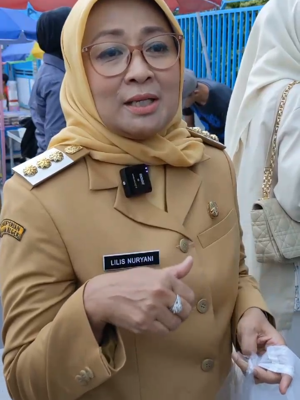 Bupati Lilis Nuryani membuka event Pasar Takjil Ramadan yang berlokasi di sepanjang Jalan Soekarno-Hatta, mulai dari SMPN 5 Kebumen hingga depan kantor Disparbus/PBJ, Senin 3 Maret 2025