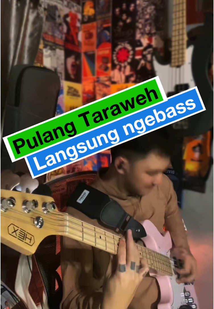 Pulang Taraweh Langsung Nge Bass 🙌 Stay On the Line - Bondan Prakoso feat F2B Saya menggunakan gitar Bass dari @hexguitars HEX B100 JazzBass Satin Pink, dan Pedal Multi FX dari @Valeton Indonesia Valeton GP100 🙌🔥 Semua alat musik, streaming & Recording yang saya gunakan, sudah tertera di showcase di profil (Jangan Lupa di Cek Cek) biasanya kalau sultan langsung di chek out 🙌😅 #stayontheline #bondanprakoso #basscover #bassist #bassistsoftiktok #bassline #bassplayer #fyp #fypage #fyppppppppppppppppppppppp #musik #slap 