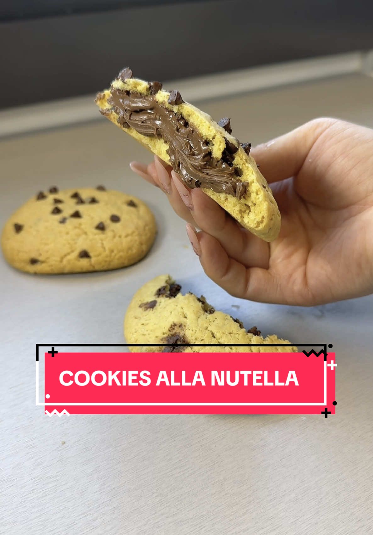 COOKIES ALLA NUTELLA 🍪 INGREDIENTI: Per il cookie: 60 g burro 1 uovo  1 pizzico di sale 1 pizzico di bicarbonato 1/2 cucchiaino di lievito 80 g zucchero di canna 180 g farina 00 40 g gocce di cioccolato +nutella qb 💕