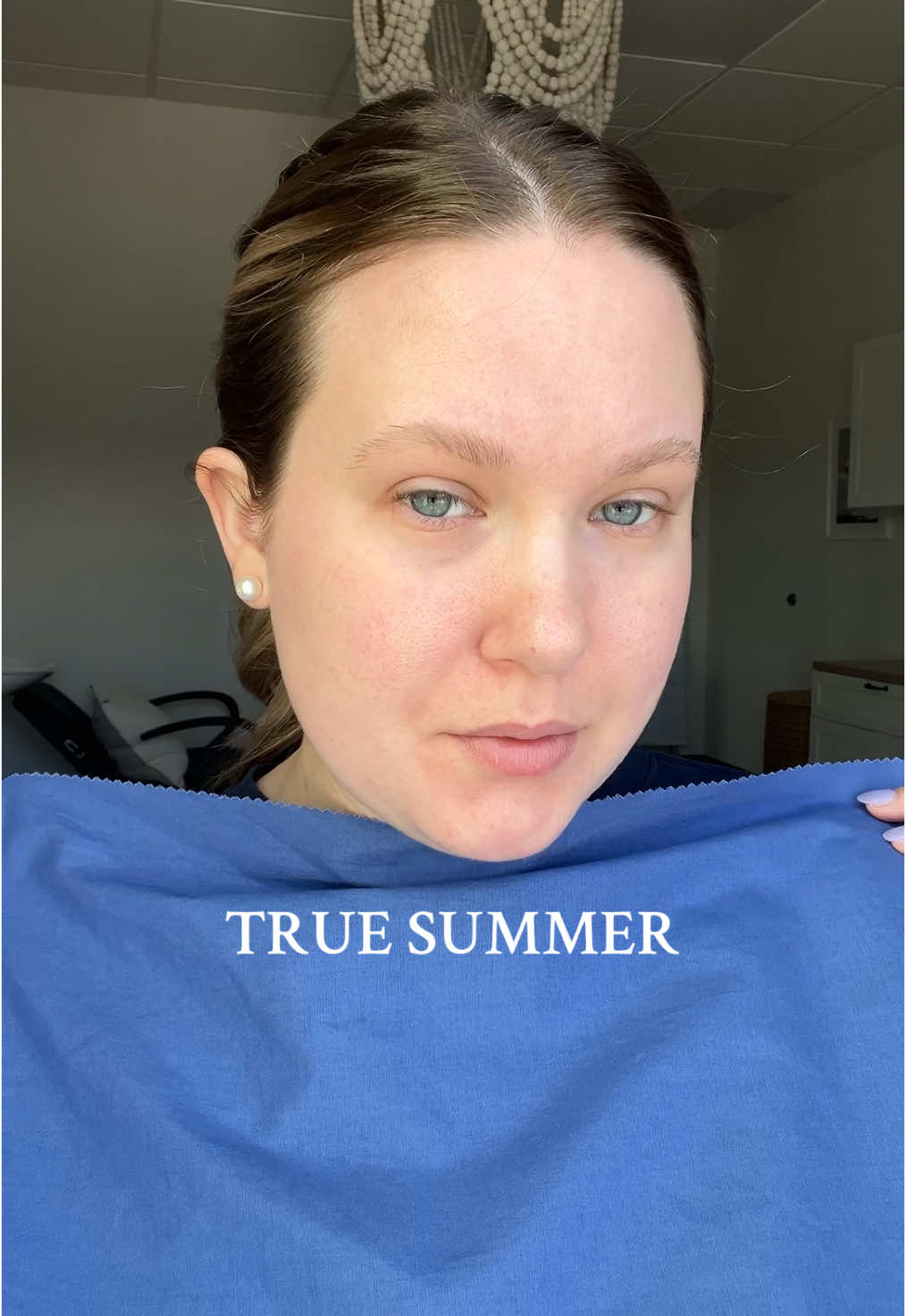Look at the DIFFERENCE in my skin in the True Summer colors 😍 vs. the True Spring colors 😦 Let me help you find your BEST palette ❤️ #coloranalysis #coloranalyst #truesummer #oswego #syracuse 