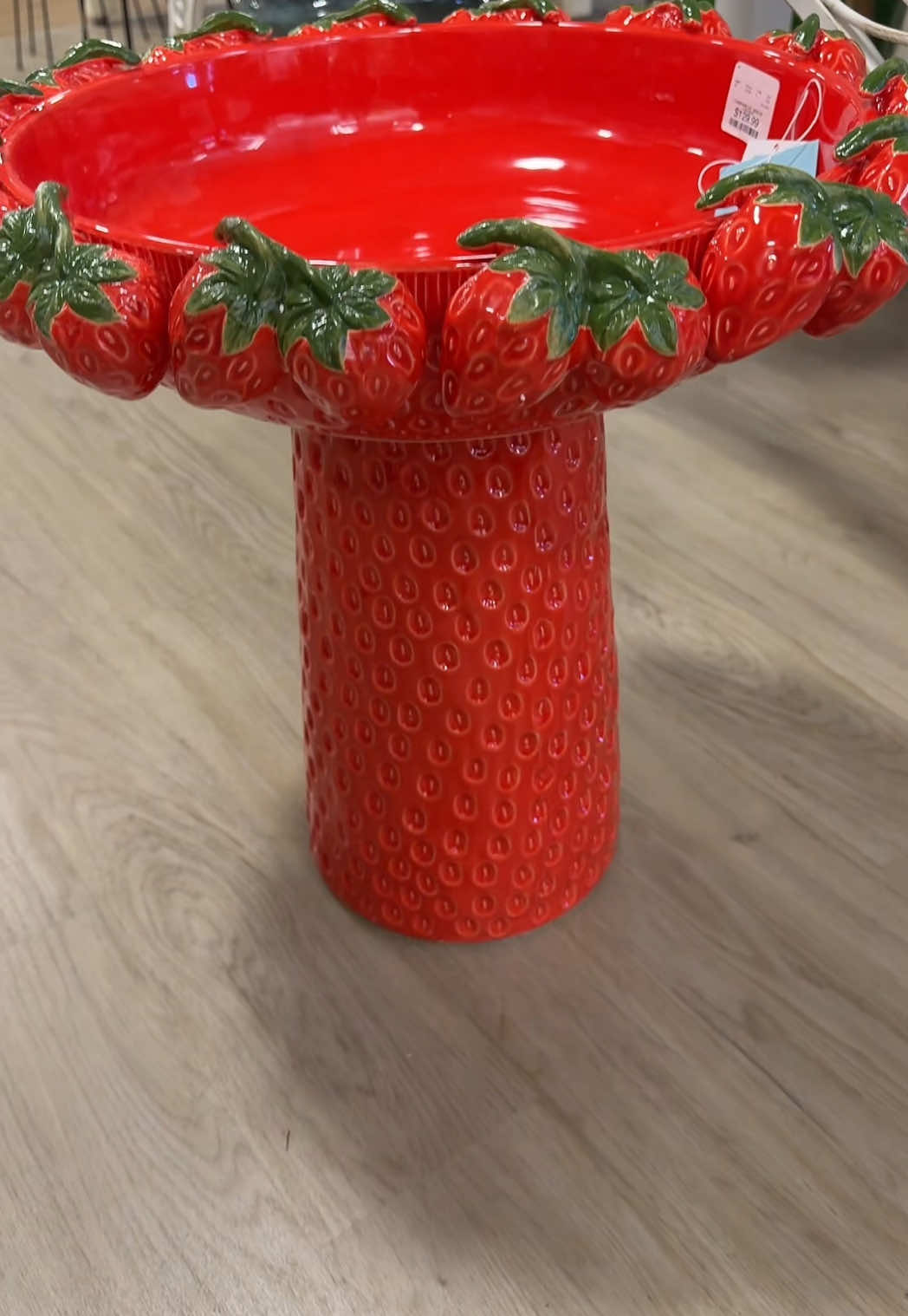 Food stools or food birth baths? Strawberry bird bath 😍