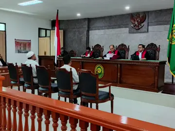 Dalam Pembelaan Terhadap Dua Klien, Wandi SH Bacakan Aksepsi Sanggahan JPU Didepan Majelis Hakim #pengadilannegeri #jaksapenuntutumum #kejaksaannegeri #polresbelitung #beritaviral #berita #beritatiktok #viralditiktok 