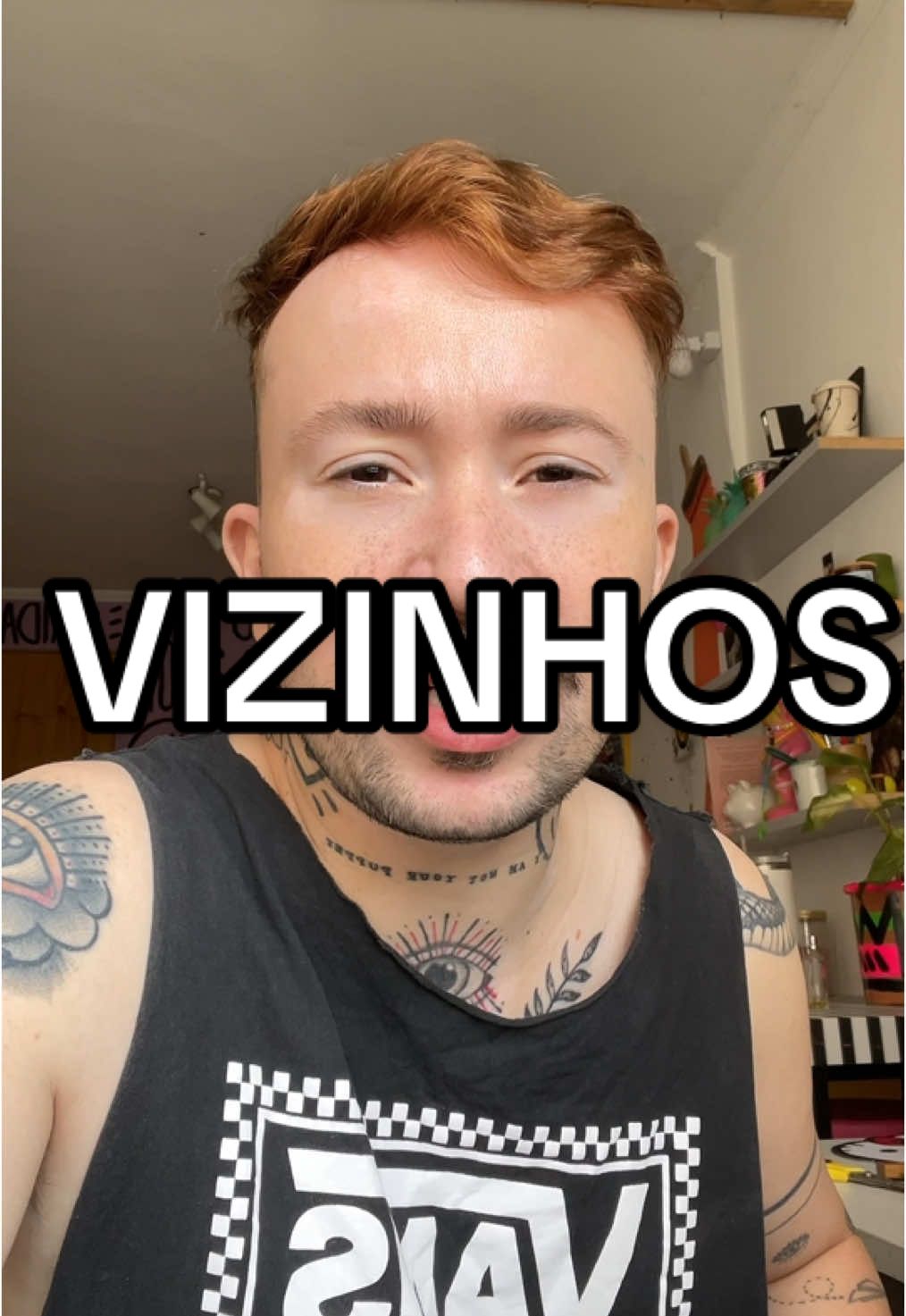 Os sons da natureza têm um poder incrível de acalmar a mente e trazer paz. O barulho do vento, o canto dos pássaros e o som da chuva são como uma pausa no meio do caos. Mas, para quem mora em prédio, nem sempre é fácil ouvir esses sons… O que mais se escuta são passos, obras e conversas de vizinhos. Quem mais sente falta de um pouco de silêncio e natureza? #VidaEmCondomínio #MorarEmPrédio #Vizinhos #SomDaNatureza #RotinaUrbana 