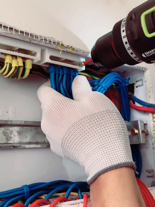 Ever wonder what Electricians Do? Watch This! #creative #interesting #4u #DIY #craft #4upage #4k #fyp #trending #fy #foryoupage #tech #trickshot #VocêNasceuParaMudar #techonology 