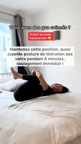 Posture anti-ballonnements  Aussi appelée « posture de l’élimination des vents » , (pavanamuktasana en sanskrit), cette position aide à masser les organes digestifs et à favoriser l’évacuation des gaz coincés dans l’intestin. À faire dans l’intimité de votre appartement, donc, et aucune honte à en parler, nous sommes en 2025 et j’ai décidé qu’ici, aucun sujet ne serait tabou, surtout pas lorsqu’il s’agit de santé et de bien-être. N’hésitez pas à l’enregistrer et à l’envoyer à quelqu’un qui a souvent mal au ventre après les repas 🙂 #ballonnements #constipation 