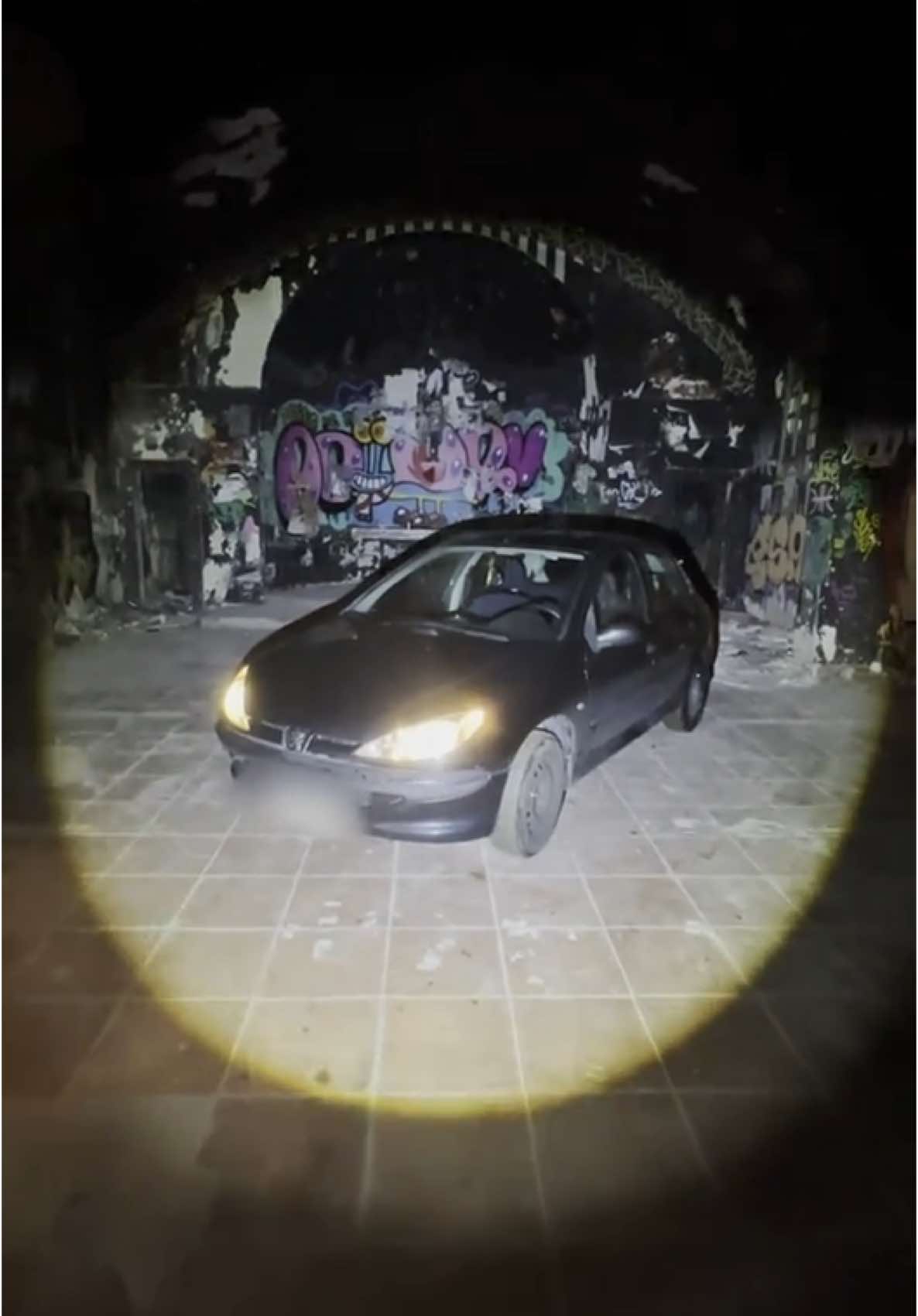 @KUNDABOYS en un pueblo abandonado 😈 (mi coche no sufrió ningún daño 😌)|| #nekurbex #urbex #exploracionurbana #kdd #kddmadrid #coches #motor #lugaresabandonados #quedadadecoches 