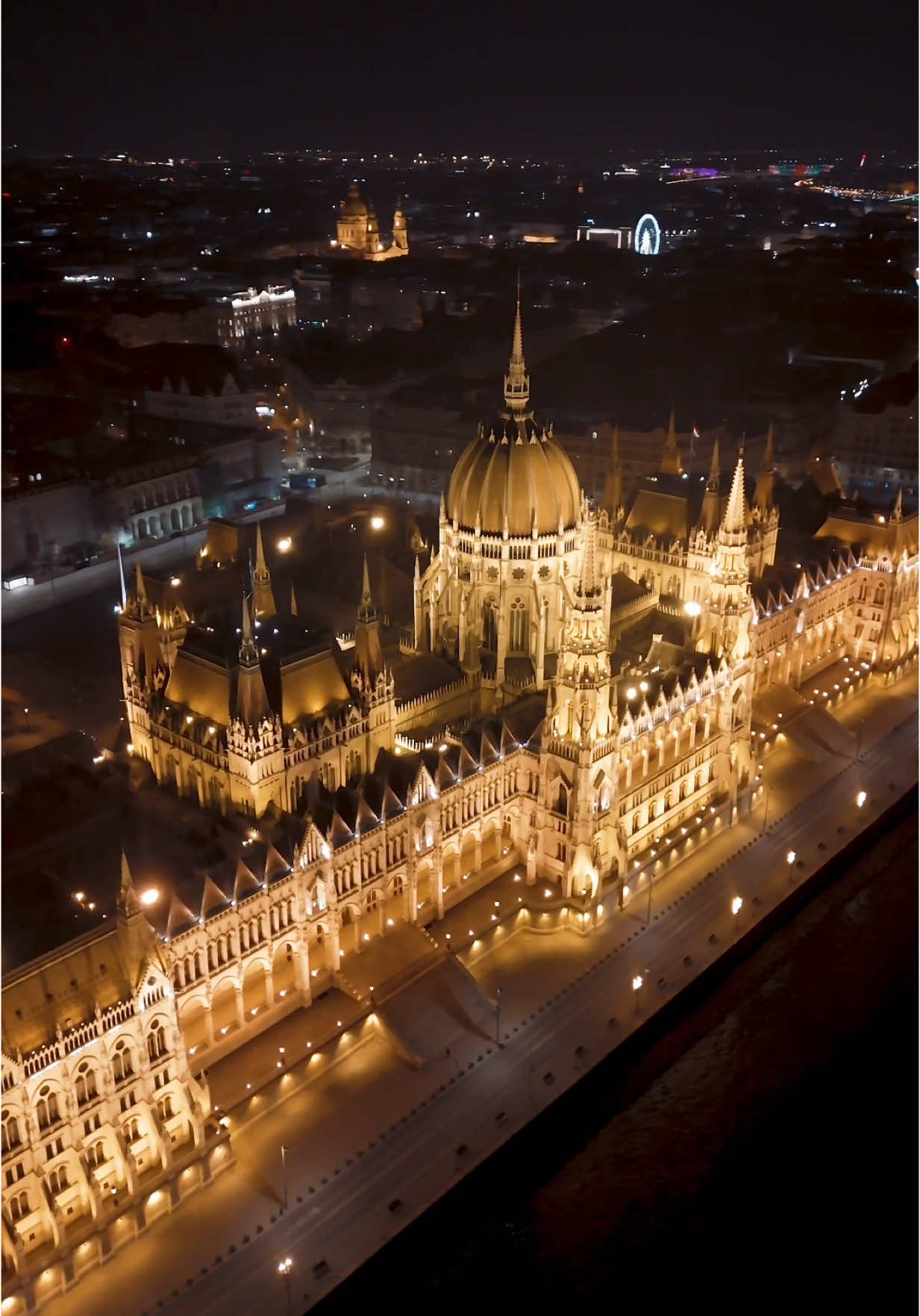 Situated along the stunning banks of the Danube, the Hungarian Parliament Building is not just a symbol of Budapest but also one of the most beautiful parliament buildings in the world! With its neo-Gothic architecture, intricate details, and golden domes, it’s a must-see for any traveler.🇭🇺✨