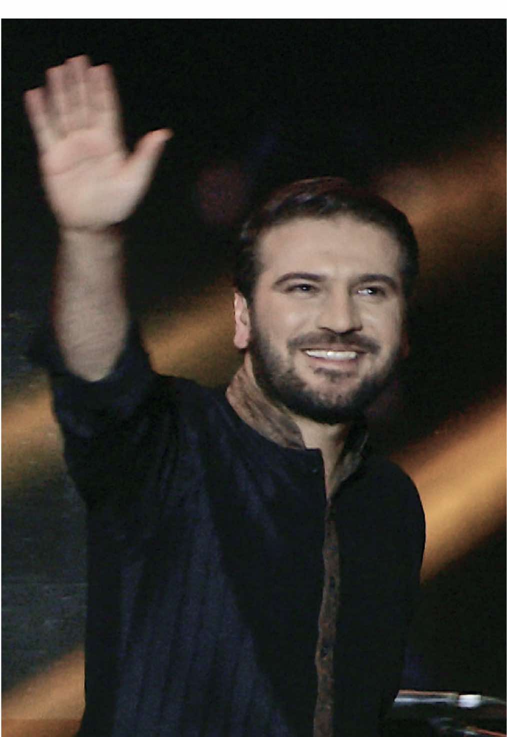 On 14th December 2018, the Al Majaz Amphitheatre in Sharjah echoed with the exhilarating words of Hasbi Rabbi. A moment of music, meaning, and connection. Listen/Watch: https://sy.lnk.to/HasbiRabbi-LiveInConcert #samiyusuf #hasbirabbi #ramadan2025 