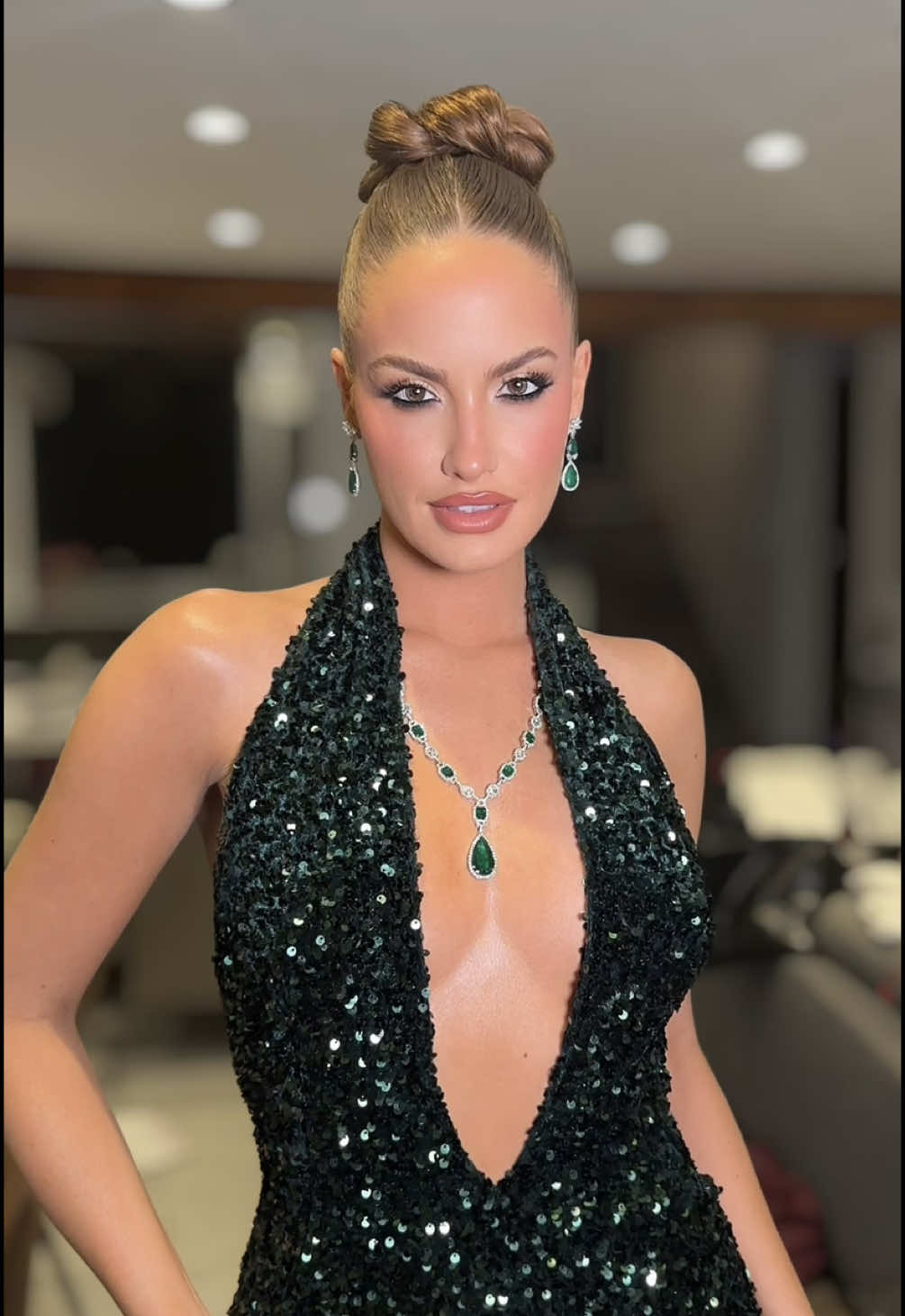 Glam on @haleyybaylee for the Elton John Oscars Party 🏆✨ Makeup by me Hair @Emily wetzel #oscars #Oscars2025 #lamakeupartist #losangelesmakeupartist #sdmakeup #sandiegomakeupartist 