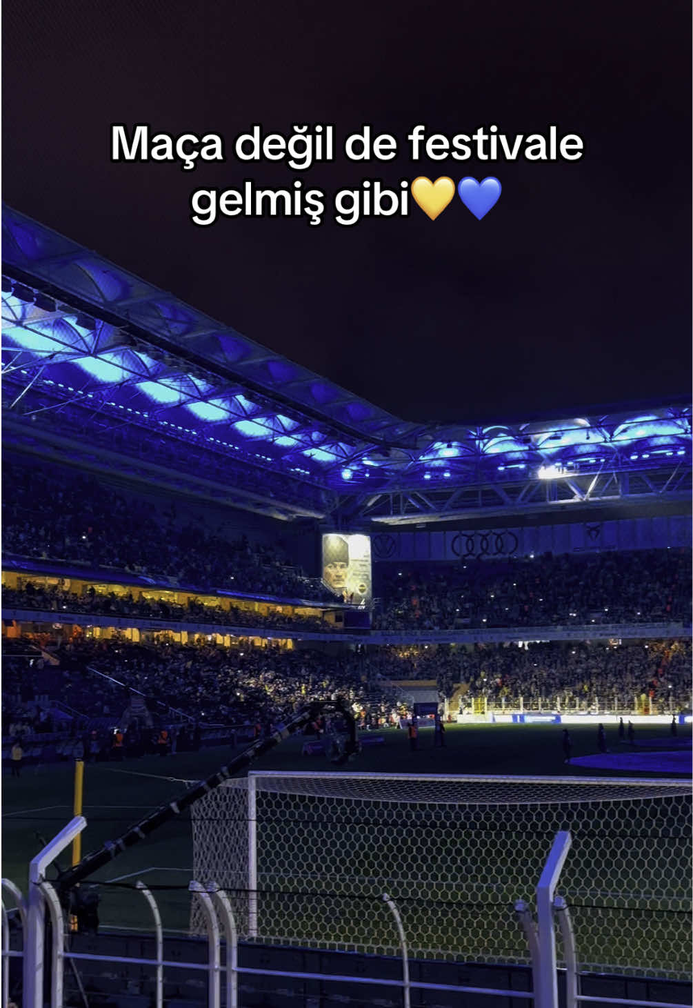 Fenerbahçe stadı ışık şov 😍✨⭐️ #keşfet #kesfet #fypシ゚ #fyp #fenerbahçe #fenerbahçe💛💙 #fb #şükrüsaraçoğlu #sarılacivert 