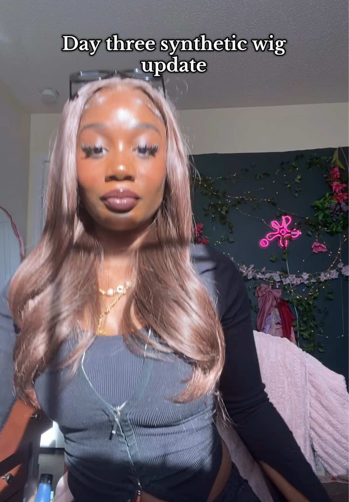 I think imma get it in black too chile #wigreview #syntheticwig #brown #layered 