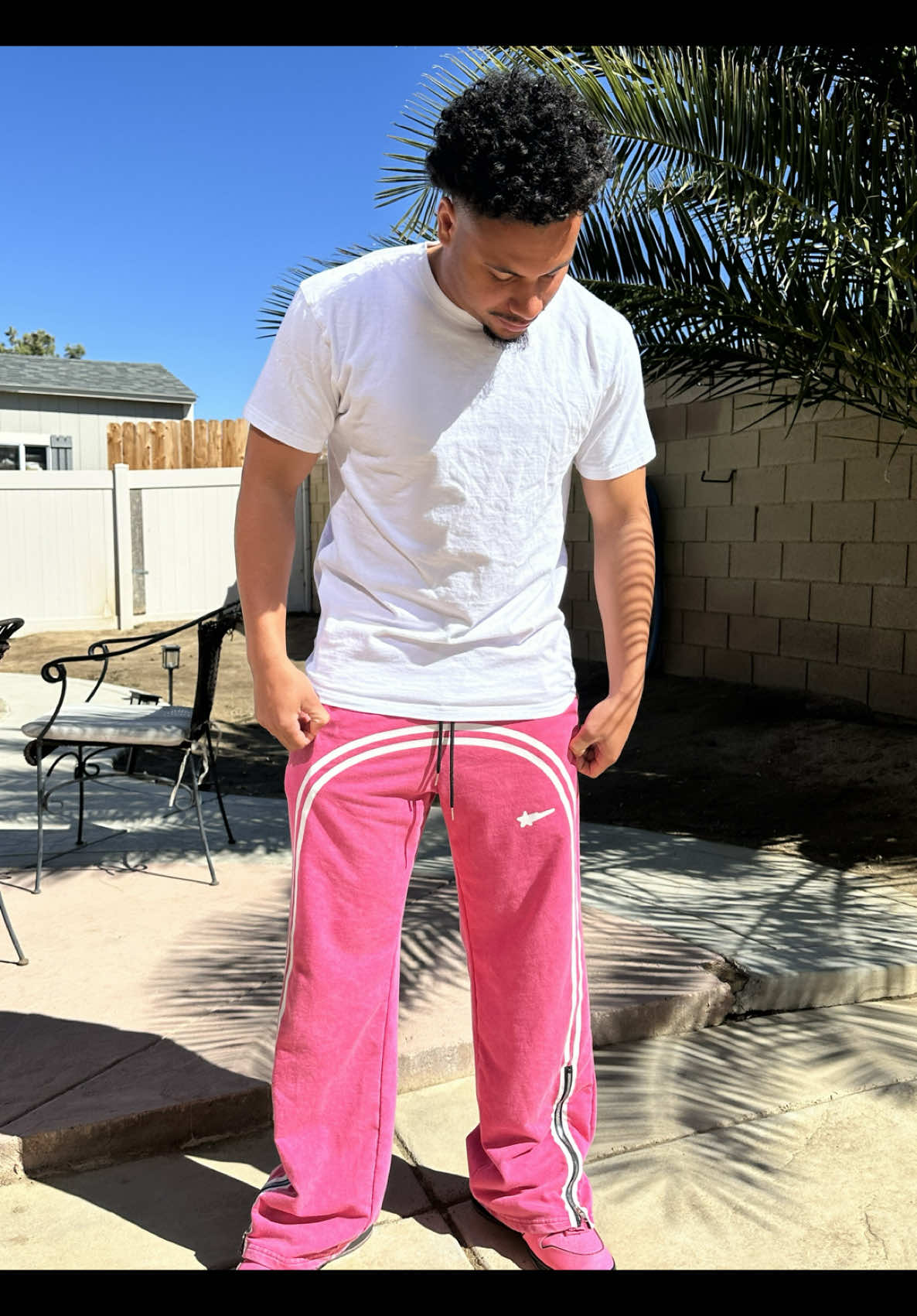 The best unisex sweatpants on the TikTokshop.. model is wearing a size large, link to buy 👇  #fyp #mensfallfashion #sweatpants #tiktokshopfinds #drawstringsweatpants #mensfashionwear #shopfinds 