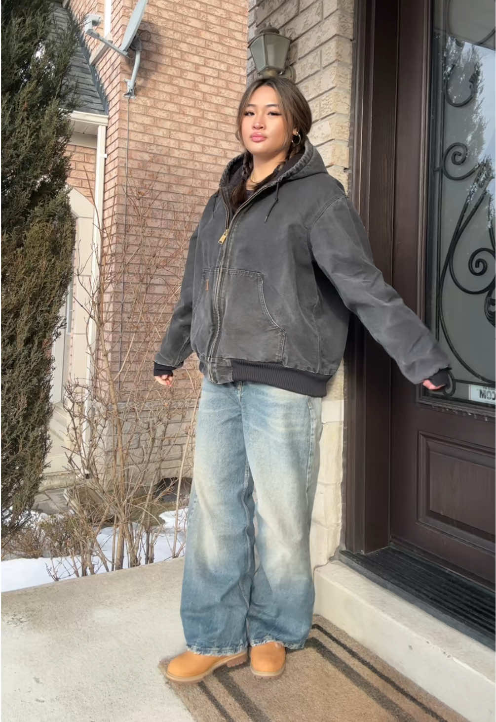it’s so coldddd #OOTD #fitcheck #fyp #xybca #winterfit #winterfashion #carharttjacket 