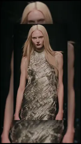 Desfile de Moda #versace #modafeminina #milanfashionweek #otoñoinvierno #moda #pasarela #parisfashionweek @Versace 