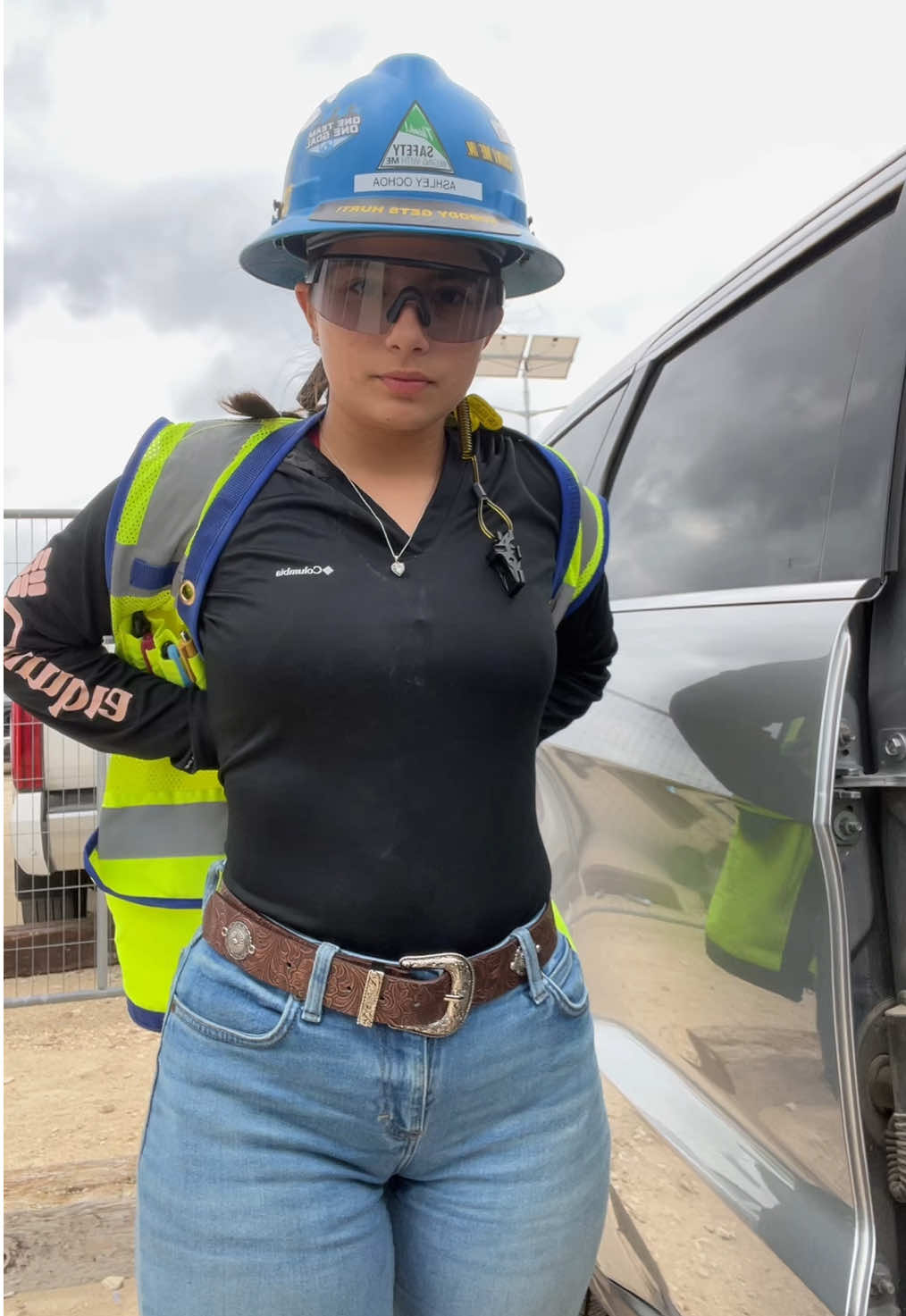 Transition glasses from @Bomber Eyewear #bluecollarwomen #womeninconstruction #otd #construction #refinerylife #electrician 